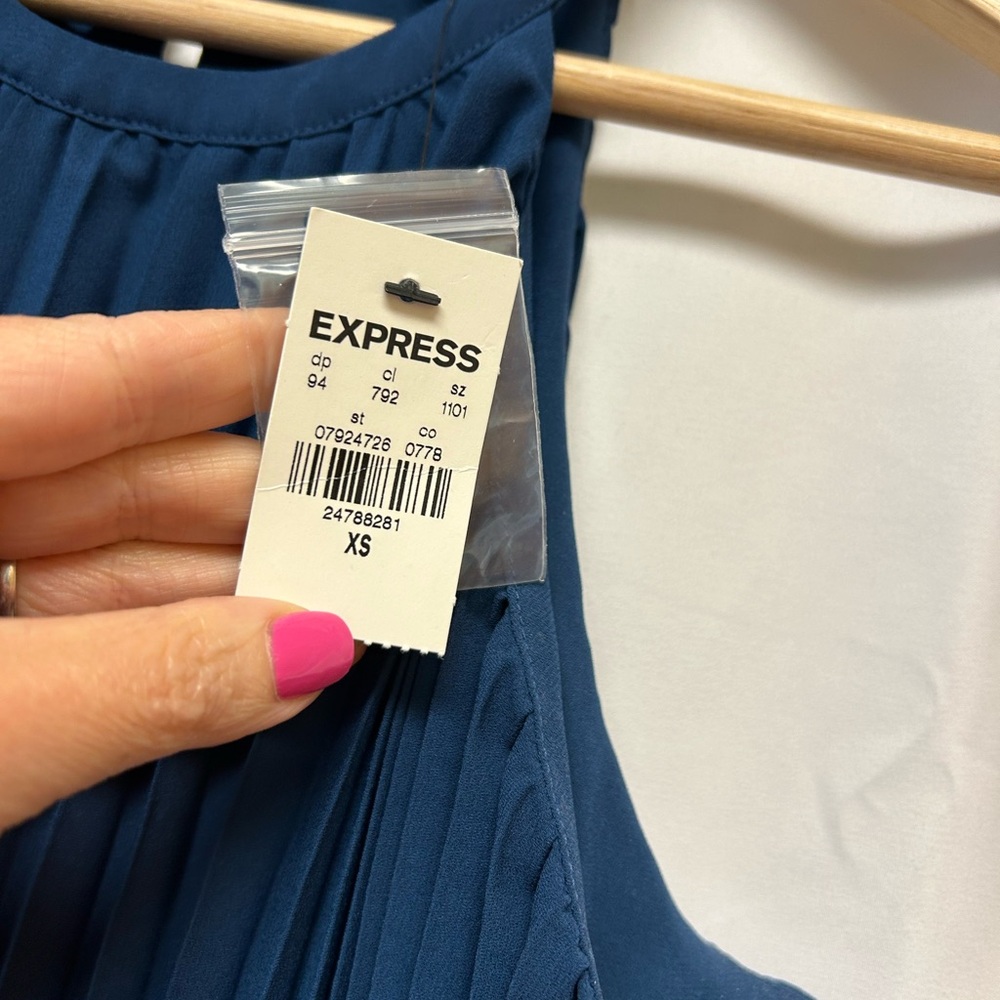 Express Dress - Picture 11 of 13